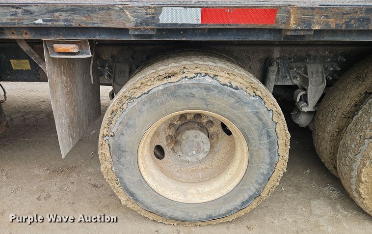 image for item DT7607 2007 International 7600 crane truck