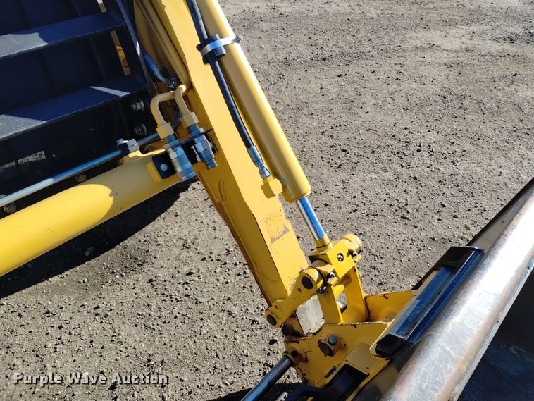 image for item DV6638 2005 John Deere 110 backhoe