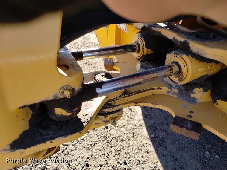 image for item DV6638 2005 John Deere 110 backhoe