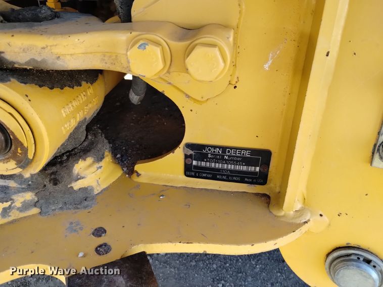 image for item DV6638 2005 John Deere 110 backhoe