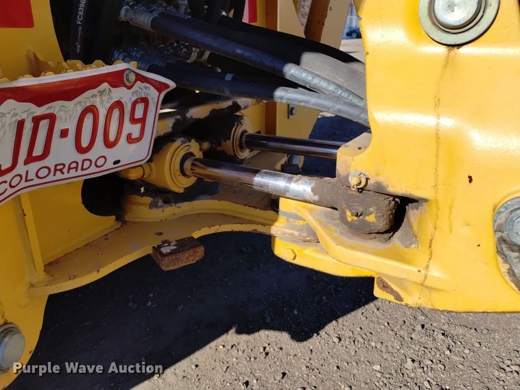 image for item DV6638 2005 John Deere 110 backhoe