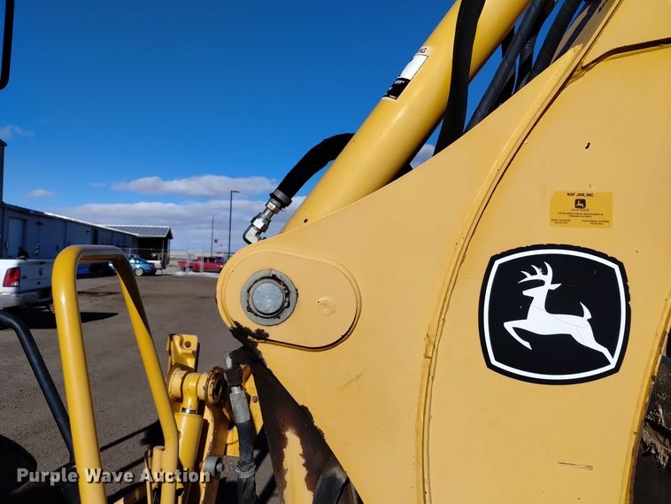 image for item DV6638 2005 John Deere 110 backhoe