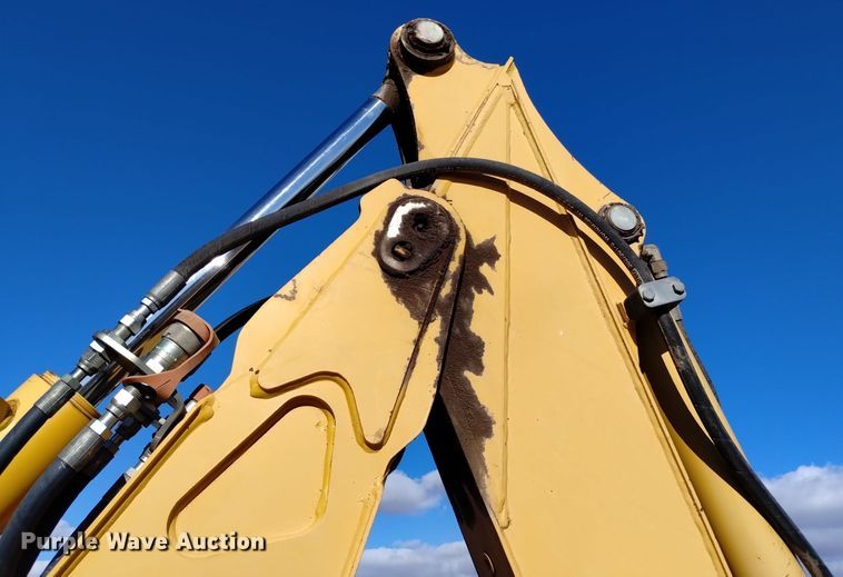 image for item DV6638 2005 John Deere 110 backhoe