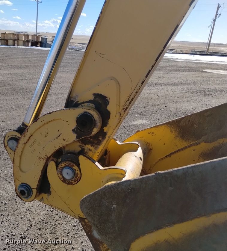 image for item DV6638 2005 John Deere 110 backhoe