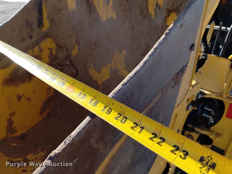 image for item DV6638 2005 John Deere 110 backhoe