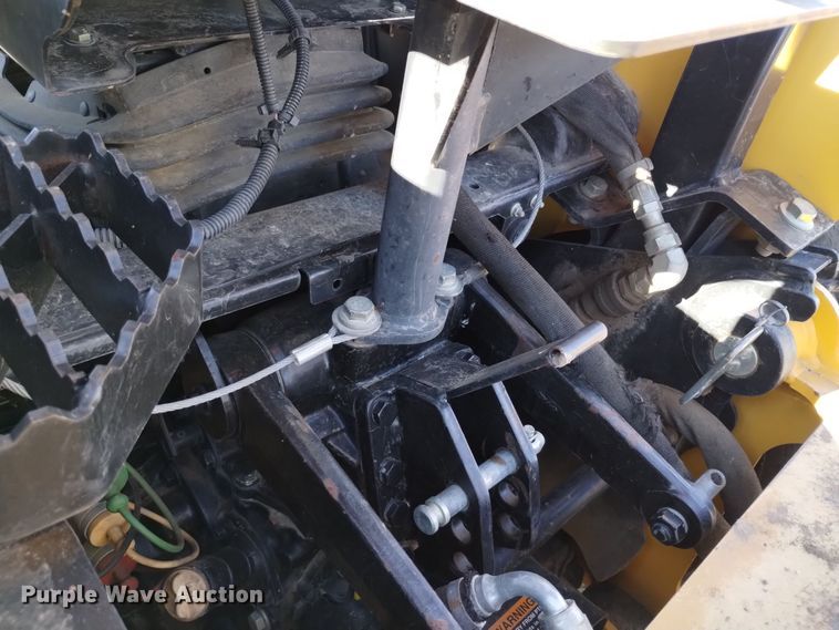 image for item DV6638 2005 John Deere 110 backhoe