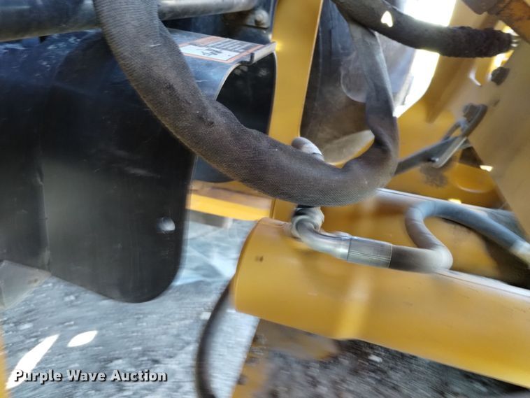 image for item DV6638 2005 John Deere 110 backhoe