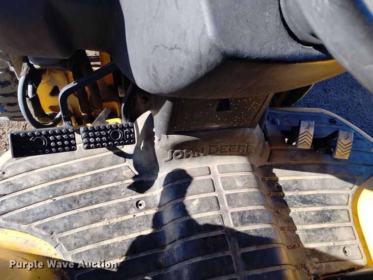 image for item DV6638 2005 John Deere 110 backhoe