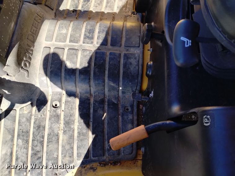 image for item DV6638 2005 John Deere 110 backhoe