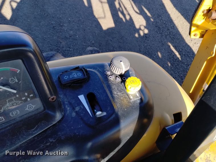 image for item DV6638 2005 John Deere 110 backhoe