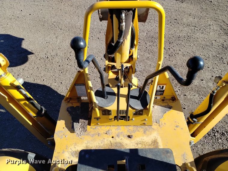 image for item DV6638 2005 John Deere 110 backhoe