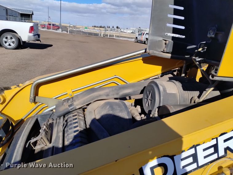 image for item DV6638 2005 John Deere 110 backhoe