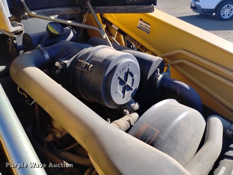 image for item DV6638 2005 John Deere 110 backhoe