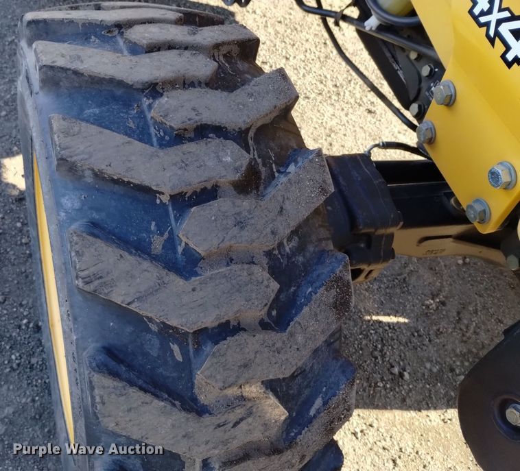 image for item DV6638 2005 John Deere 110 backhoe