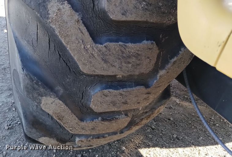 image for item DV6638 2005 John Deere 110 backhoe