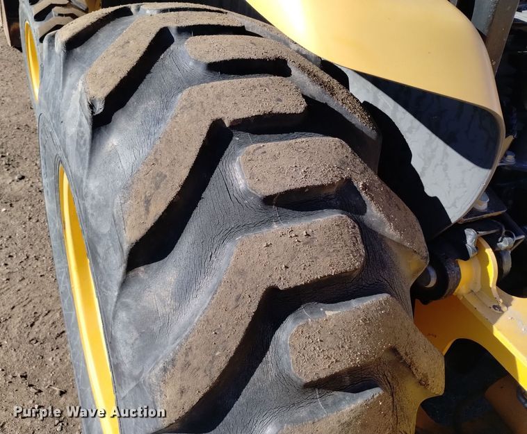 image for item DV6638 2005 John Deere 110 backhoe