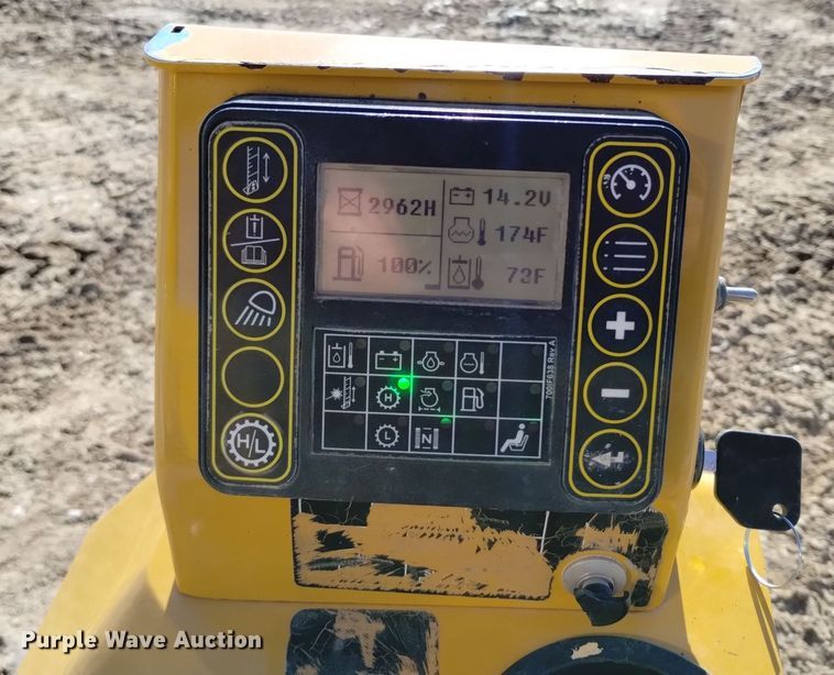 image for item DV6640 2021 Vermeer PD10 pile driver