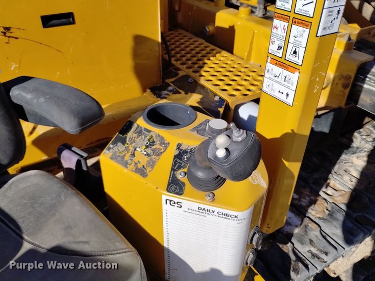 image for item DV6643 2019 Vermeer  PD10 pile driver