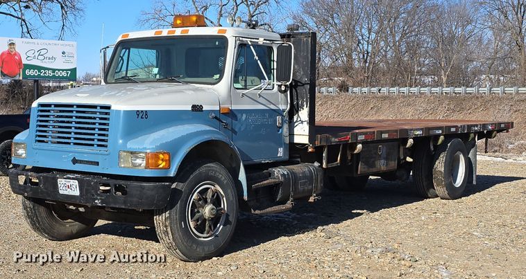 image for item DW3060 1996 International 4900 flatbed truck