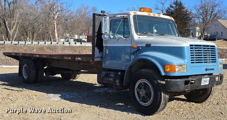 image for item DW3060 1996 International 4900 flatbed truck