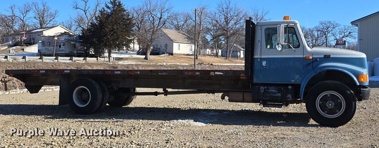 image for item DW3060 1996 International 4900 flatbed truck