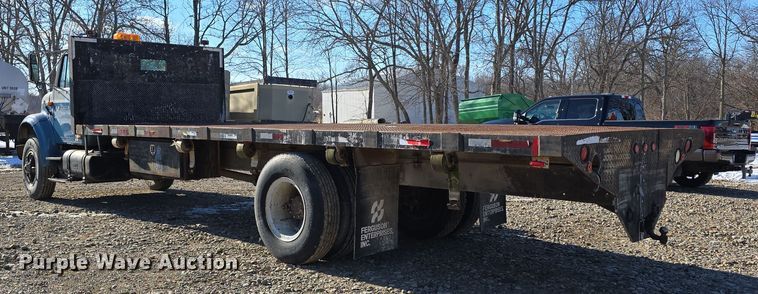 image for item DW3060 1996 International 4900 flatbed truck