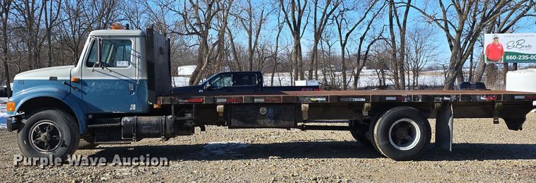 image for item DW3060 1996 International 4900 flatbed truck