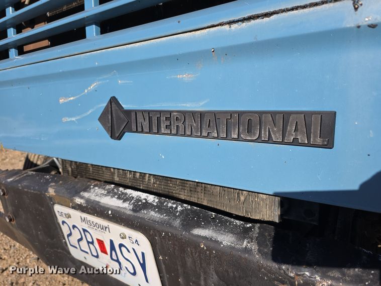 image for item DW3060 1996 International 4900 flatbed truck