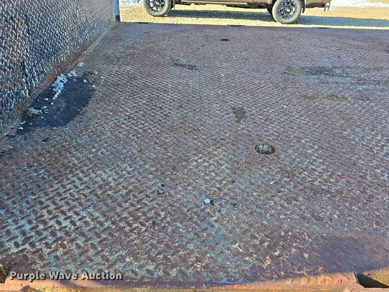 image for item DW3060 1996 International 4900 flatbed truck