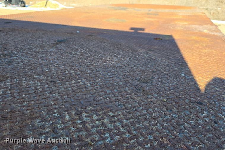 image for item DW3060 1996 International 4900 flatbed truck