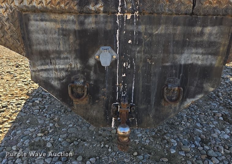 image for item DW3060 1996 International 4900 flatbed truck