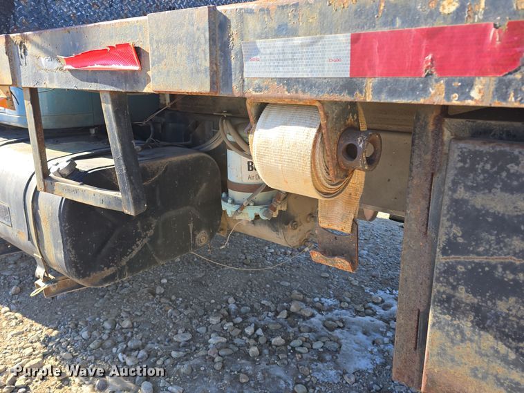 image for item DW3060 1996 International 4900 flatbed truck