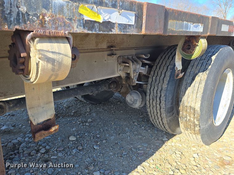 image for item DW3060 1996 International 4900 flatbed truck
