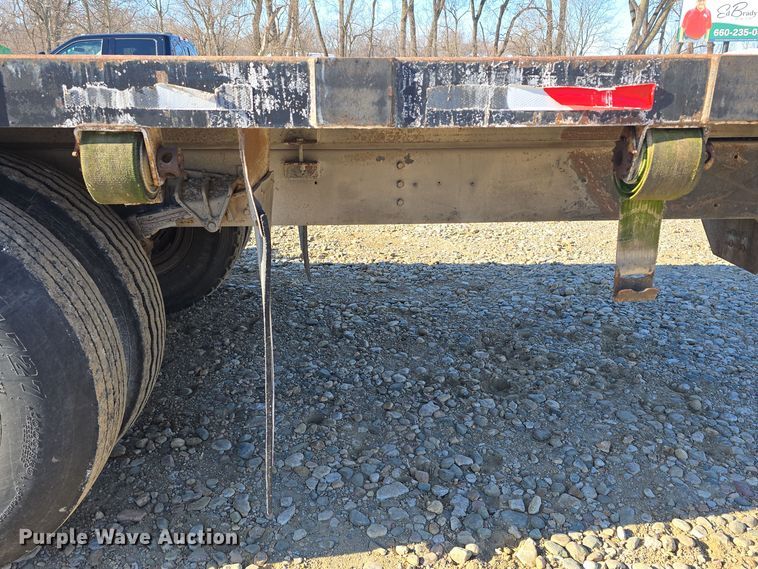 image for item DW3060 1996 International 4900 flatbed truck