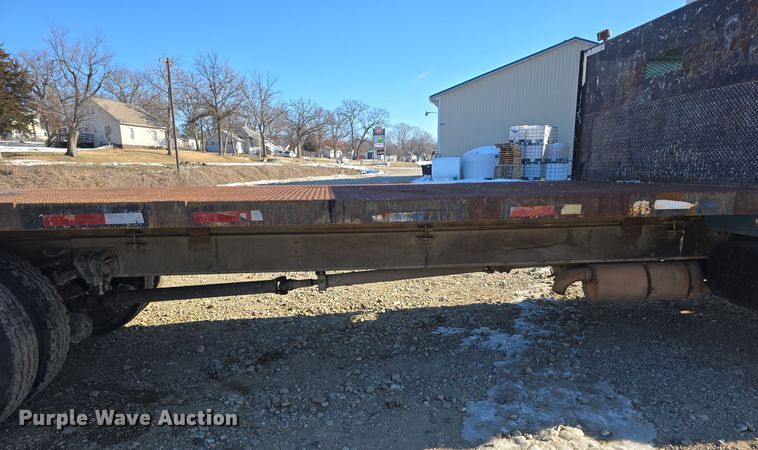 image for item DW3060 1996 International 4900 flatbed truck