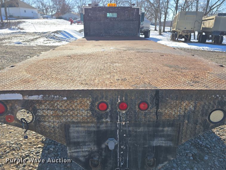 image for item DW3060 1996 International 4900 flatbed truck