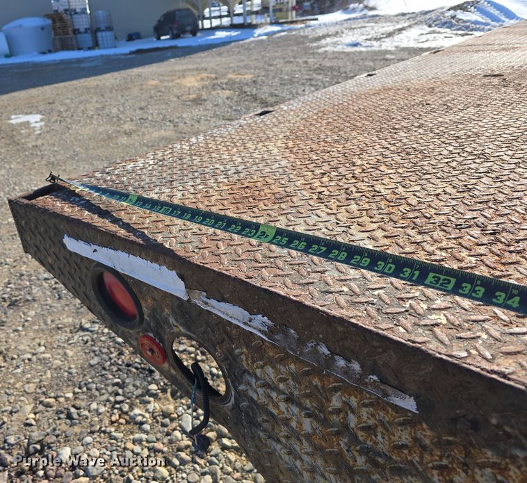 image for item DW3060 1996 International 4900 flatbed truck