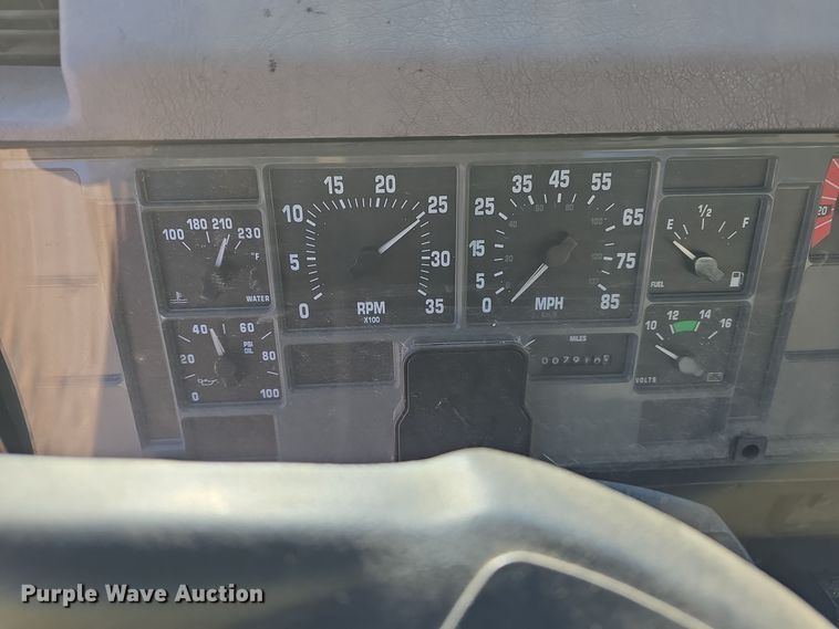 image for item DW3060 1996 International 4900 flatbed truck