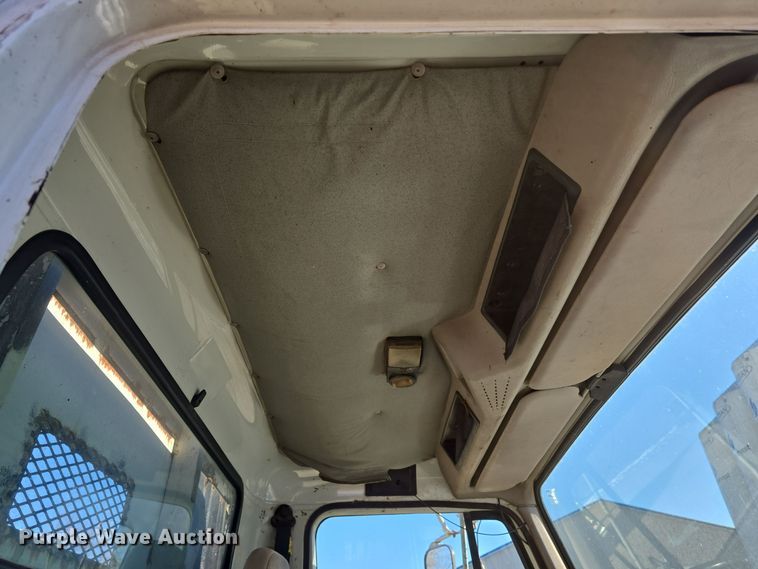 image for item DW3060 1996 International 4900 flatbed truck