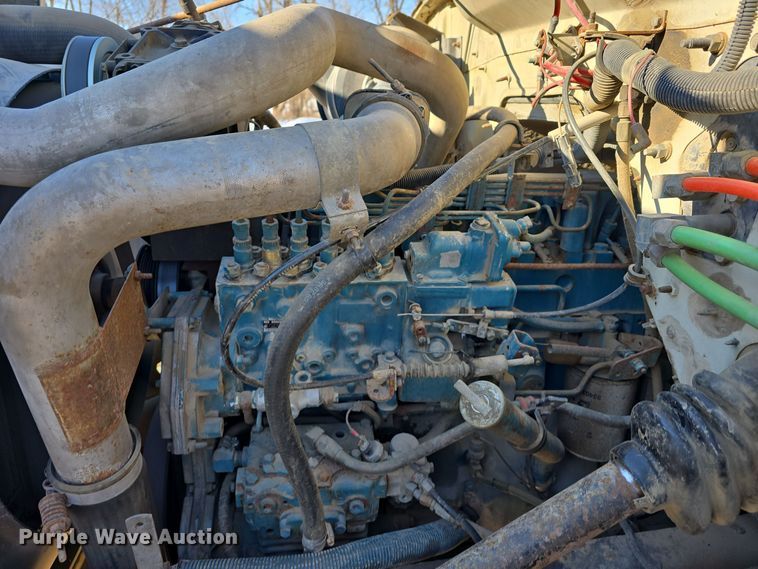 image for item DW3060 1996 International 4900 flatbed truck