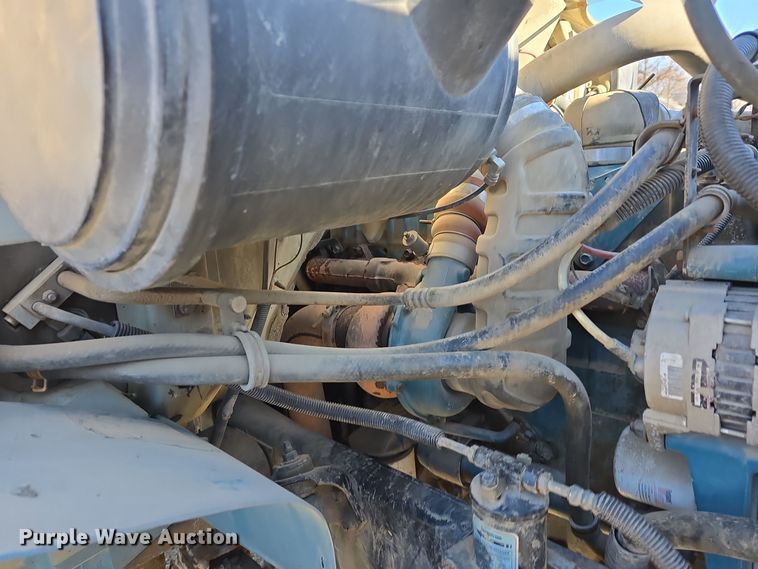 image for item DW3060 1996 International 4900 flatbed truck