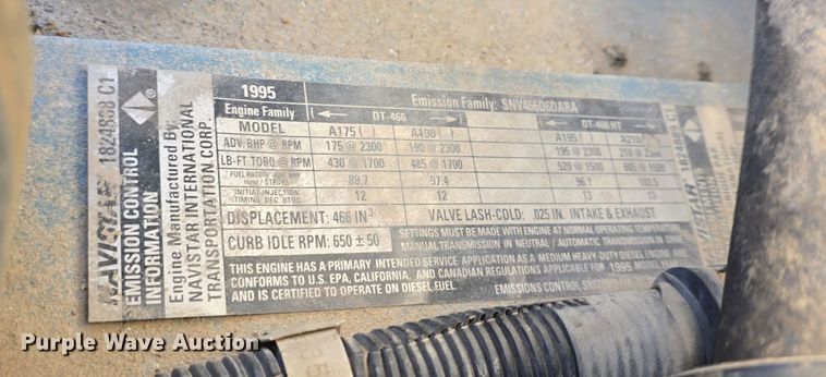 image for item DW3060 1996 International 4900 flatbed truck