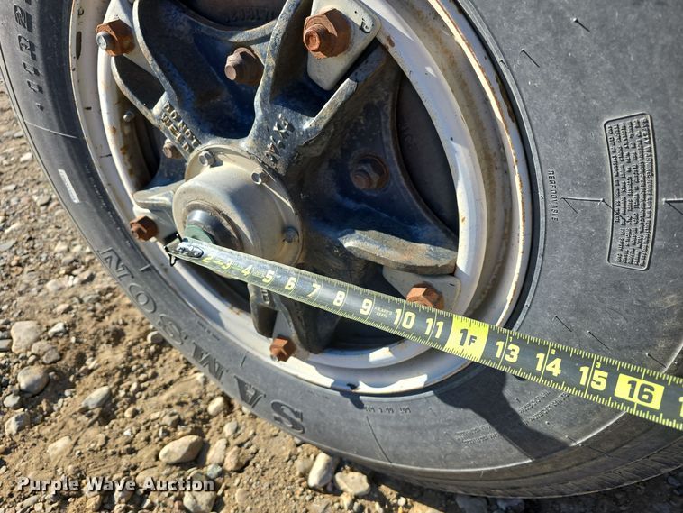 image for item DW3060 1996 International 4900 flatbed truck