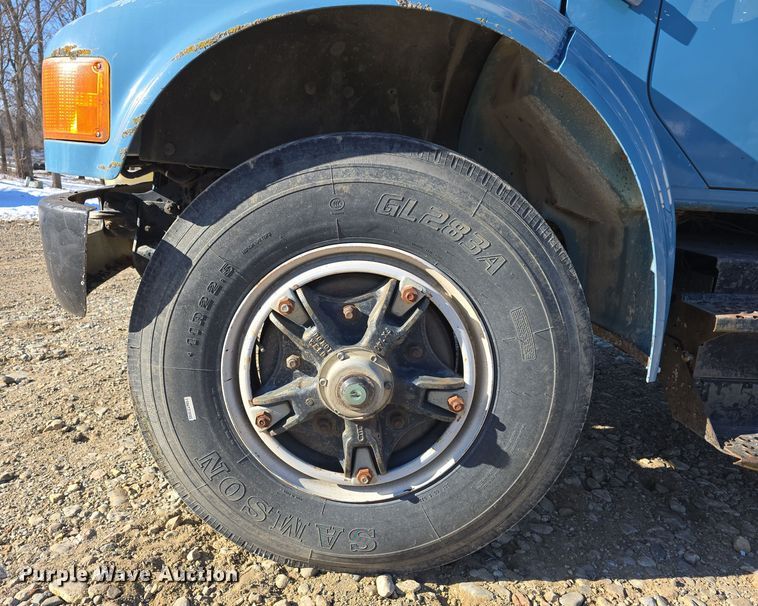 image for item DW3060 1996 International 4900 flatbed truck