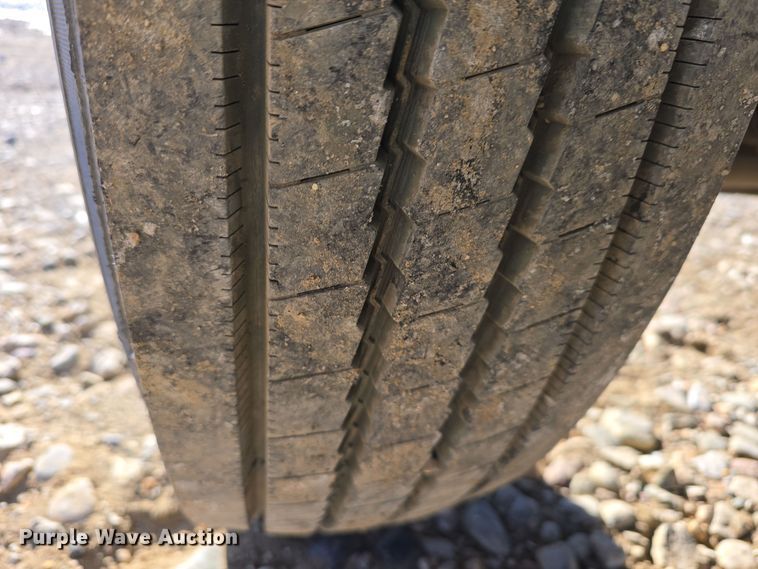 image for item DW3060 1996 International 4900 flatbed truck