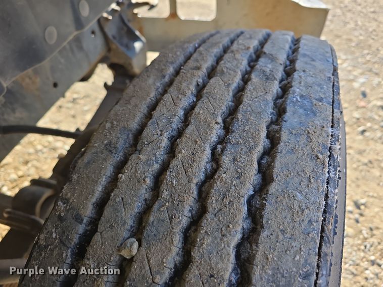 image for item DW3060 1996 International 4900 flatbed truck