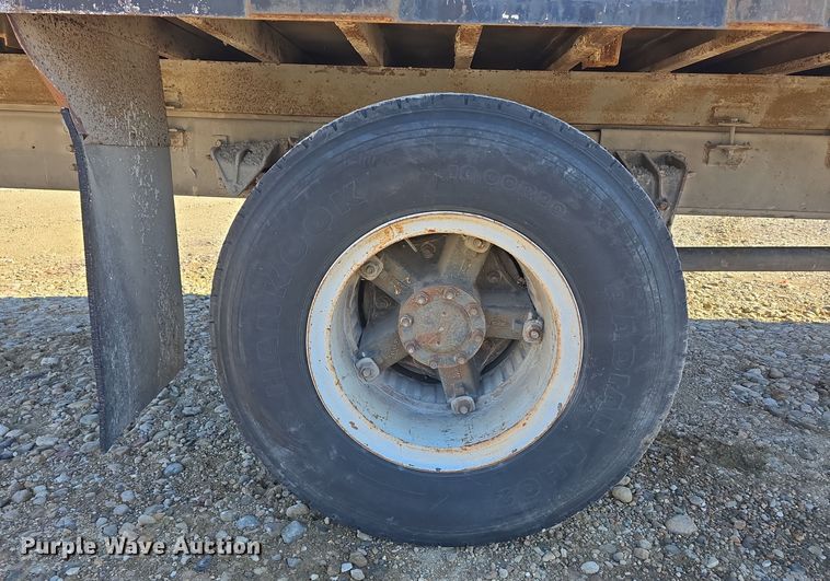 image for item DW3060 1996 International 4900 flatbed truck