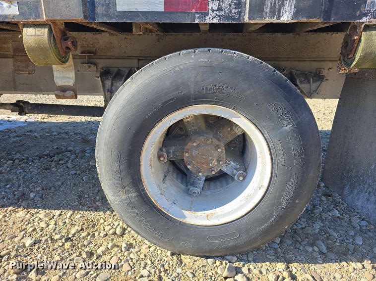 image for item DW3060 1996 International 4900 flatbed truck