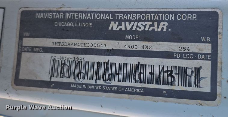 image for item DW3060 1996 International 4900 flatbed truck