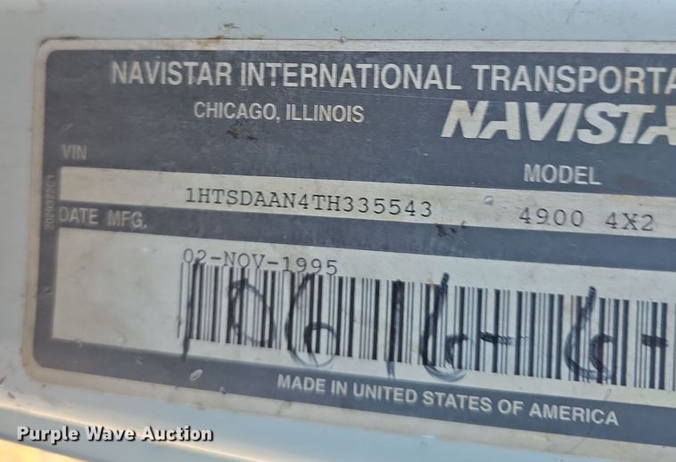 image for item DW3060 1996 International 4900 flatbed truck